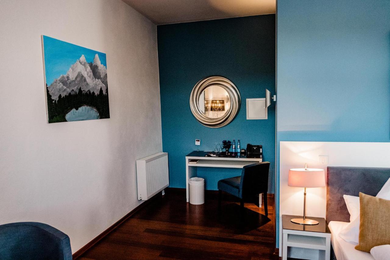 Hotel Gut Landscheid ブルシャイト エクステリア 写真