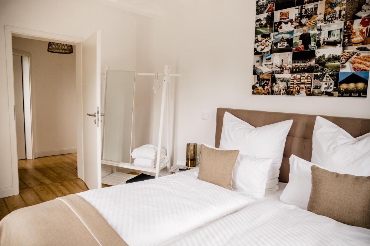Hotel Gut Landscheid ブルシャイト エクステリア 写真