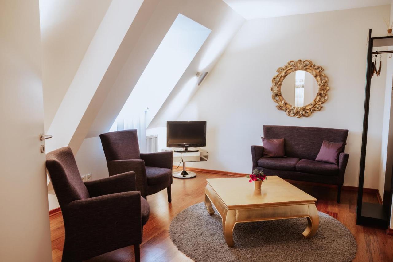 Hotel Gut Landscheid ブルシャイト エクステリア 写真