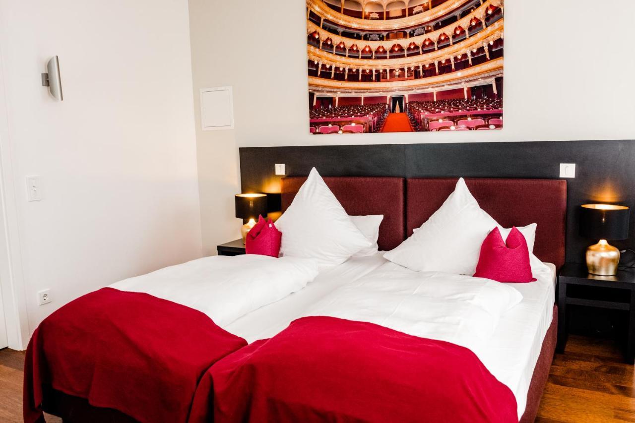 Hotel Gut Landscheid ブルシャイト エクステリア 写真