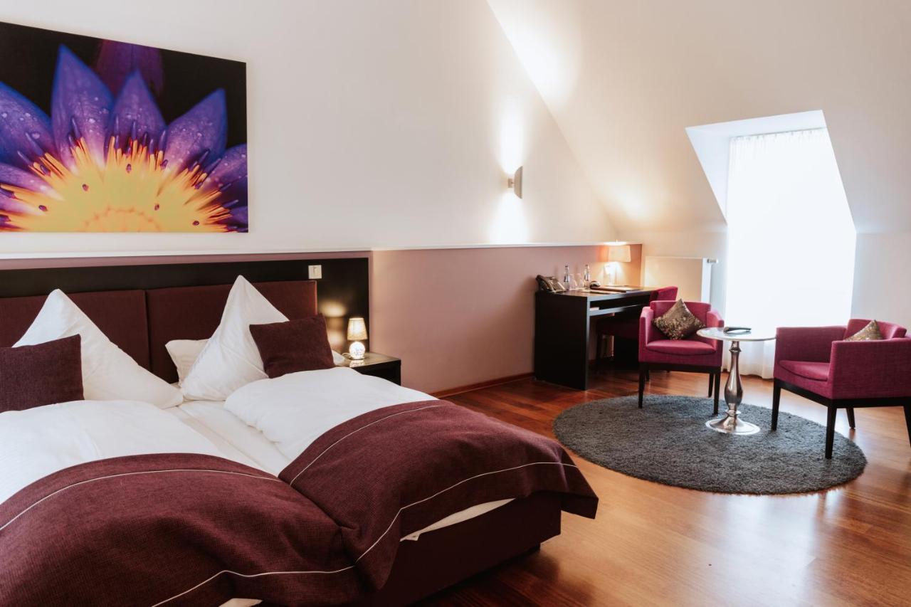 Hotel Gut Landscheid ブルシャイト エクステリア 写真